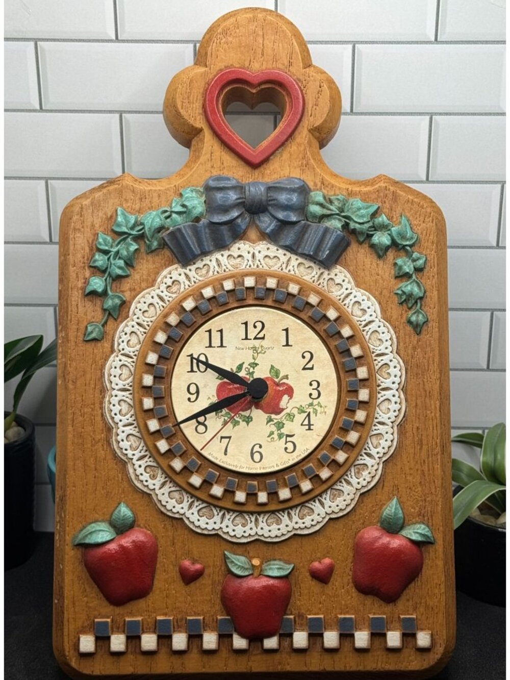 Vintage Home Interiors Apple Wall Clock With Heart & Bow Design - Model 1500